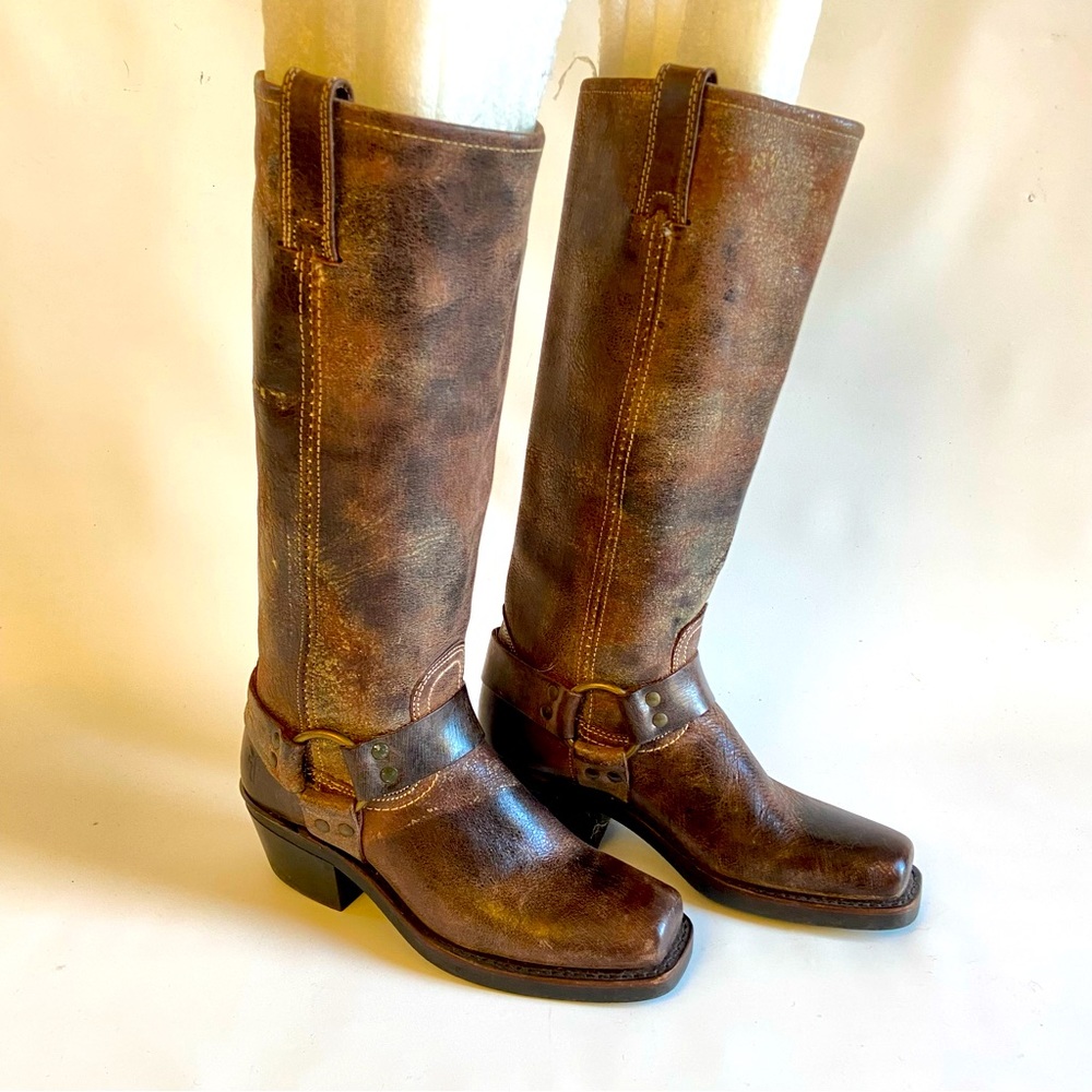 Woman 6 FRYE cowgirl boots rustic leather